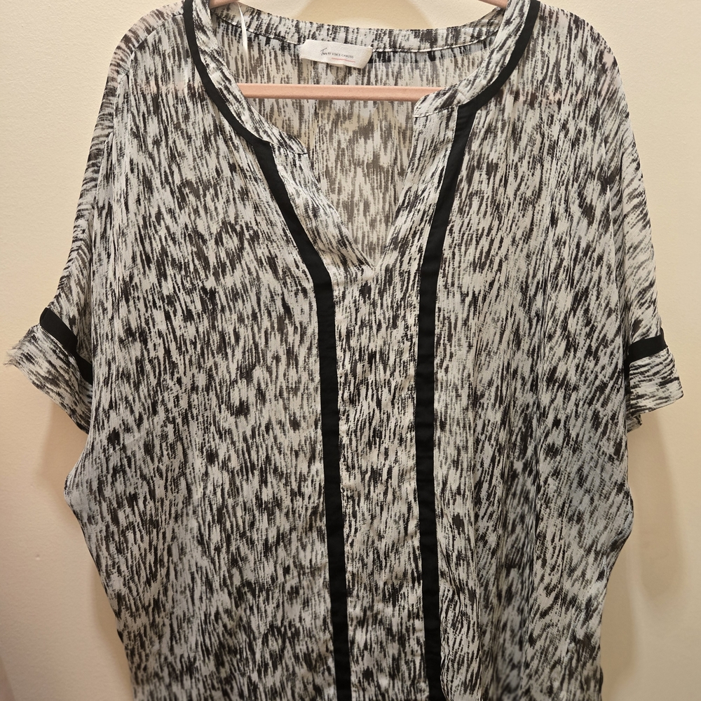 Two By Vince Camuto Black and Cream Blouse - Picture 3 of 6